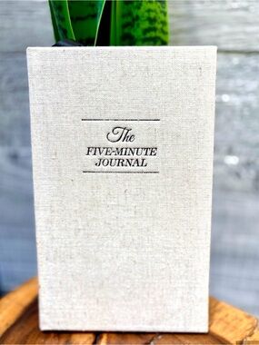 Intelligent Change | NWOT "The 5-Minute Journal" Linen Hardcover Daily Notebook